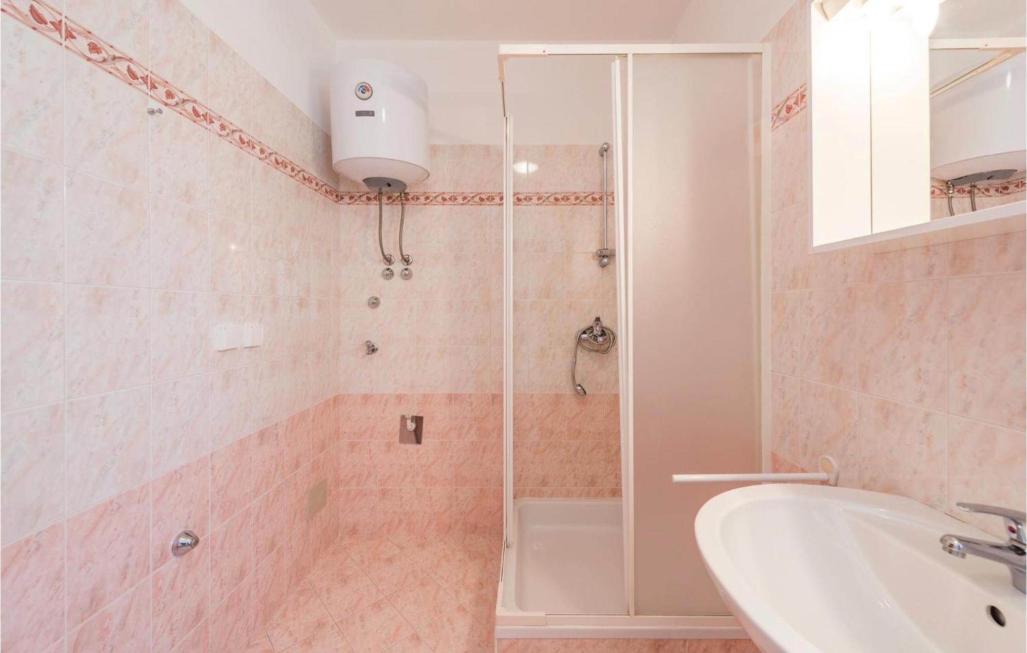 Amazing Apartment In Rabac With Kitchen Buitenkant foto